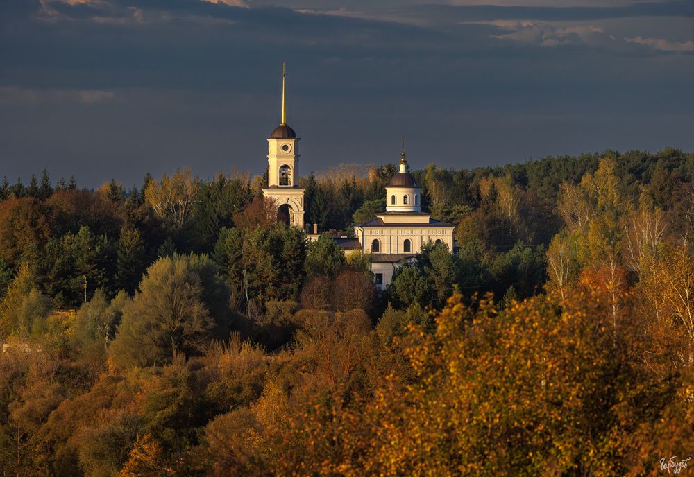Храм Смоленской иконы Божией Матери в Бунырёво. Тульская область.