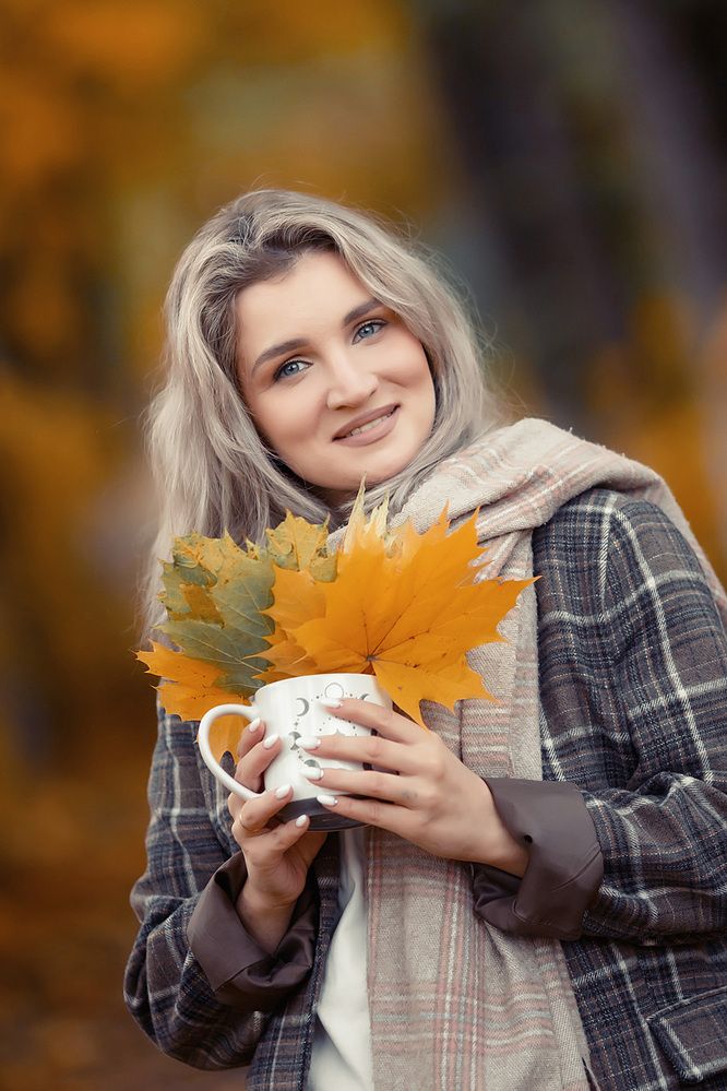 На ковре из жёлтых листьев...