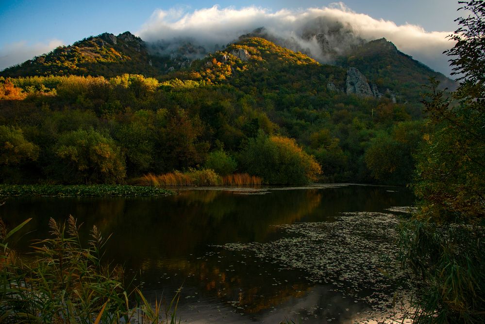 Осеннее горное озеро