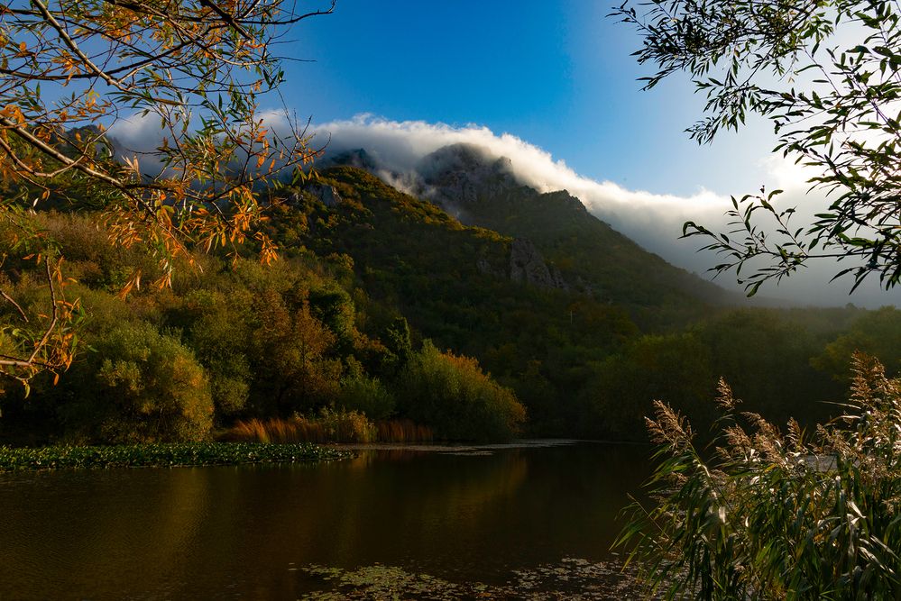 Осеннее горное озеро