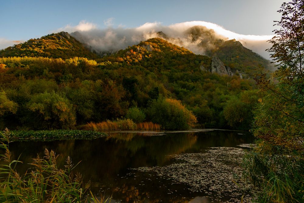Осеннее горное озеро