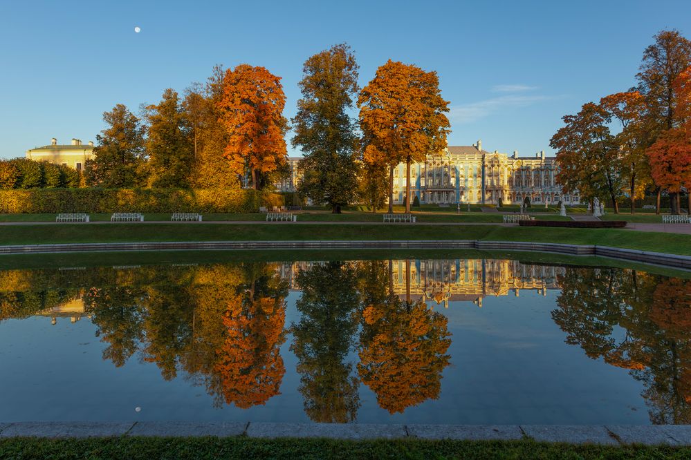 В Екатерининском парке осень