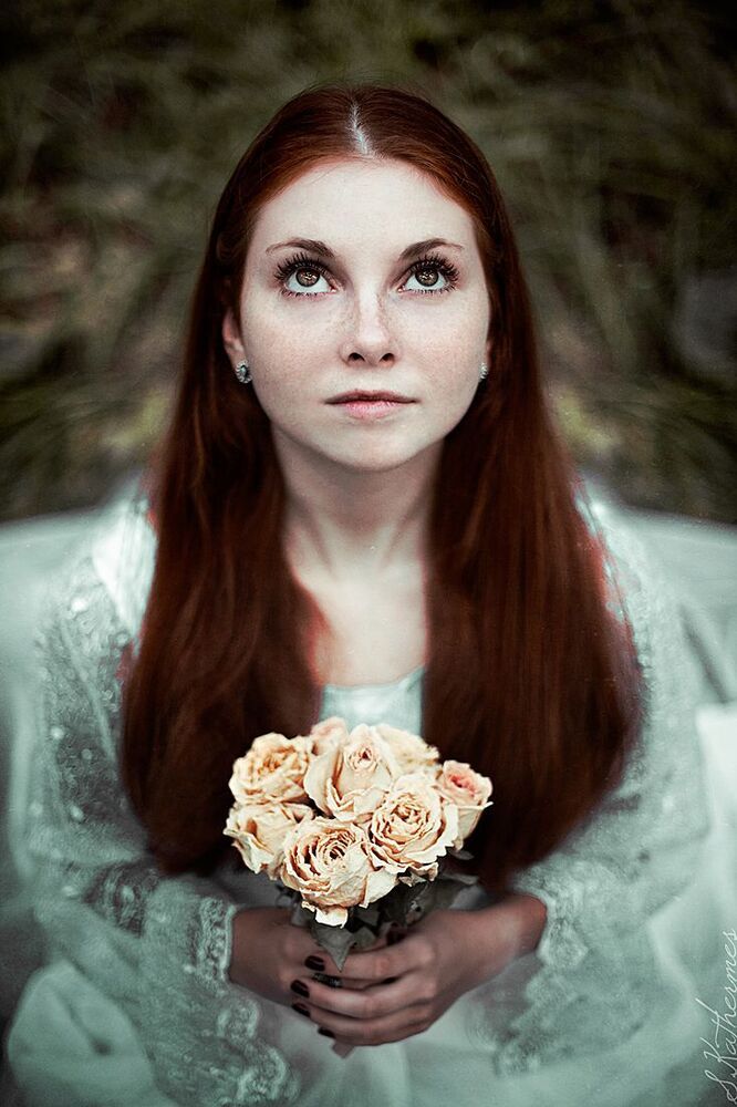 I feel the forest in her eyes 
canon 5D + canon 50/1.4