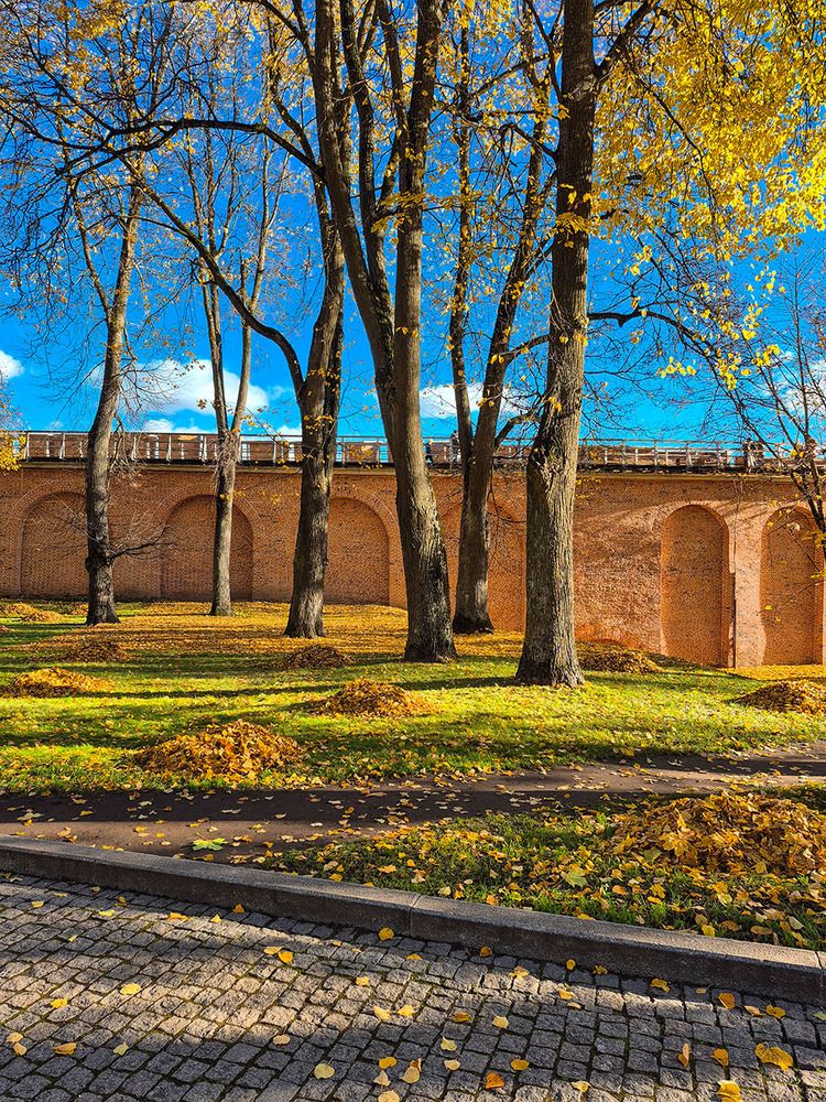 В Великом золотая осень