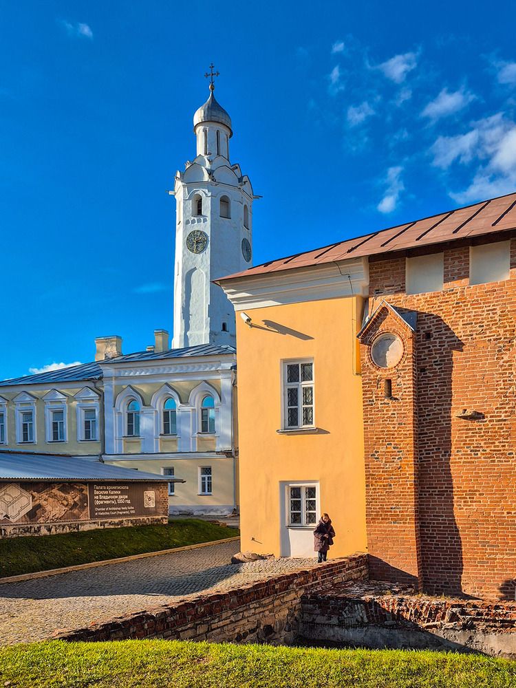В Великом золотая осень