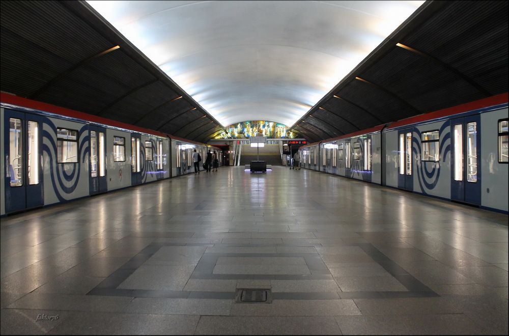 станция метро Черкизовская . Москва