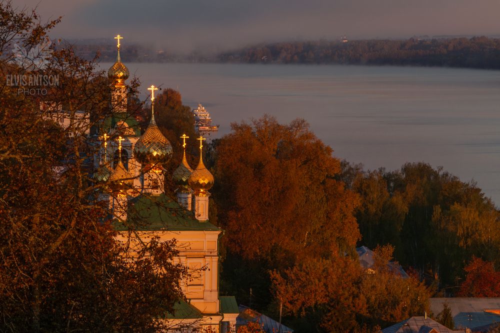 Всё вокруг залито солнцем