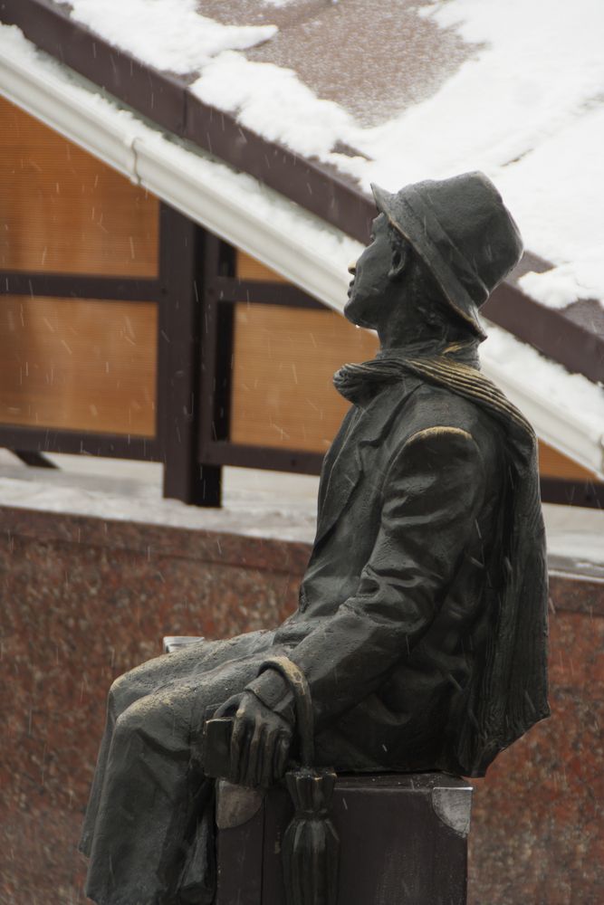 жизнь городских скульптур