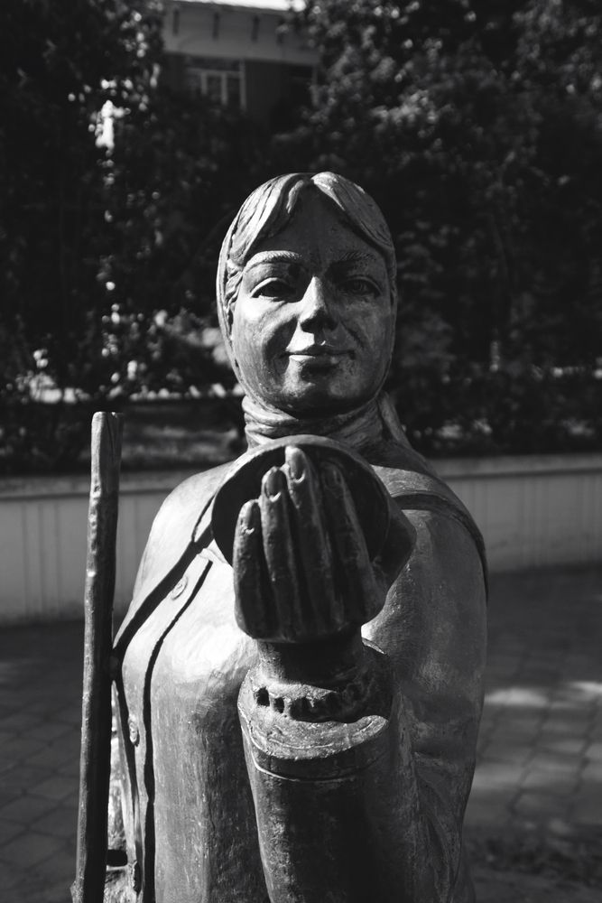 жизнь городских скульптур