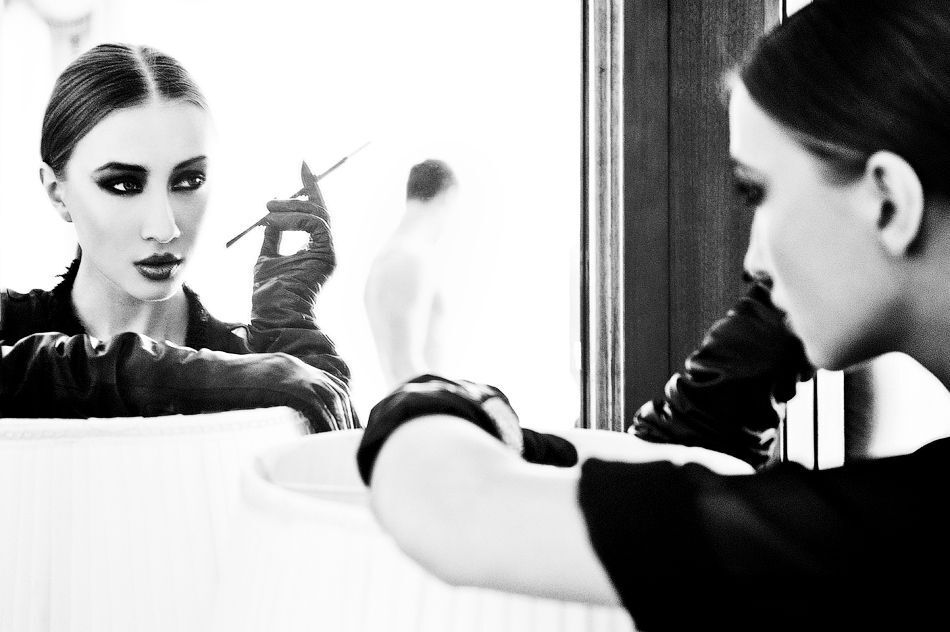 she in the mirror
