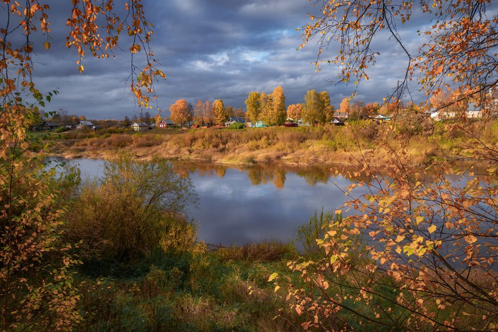 На осеннем берегу