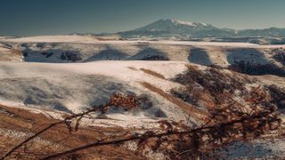 Вид на Эльбрус. Перевал Гум-Баши (2144 м) находится в Карачаево-Черкесии неподалеку от поселка Верхняя Мара.