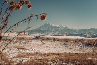 Вид на Эльбрус. Перевал Гум-Баши (2144 м) находится в Карачаево-Черкесии неподалеку от поселка Верхняя Мара.