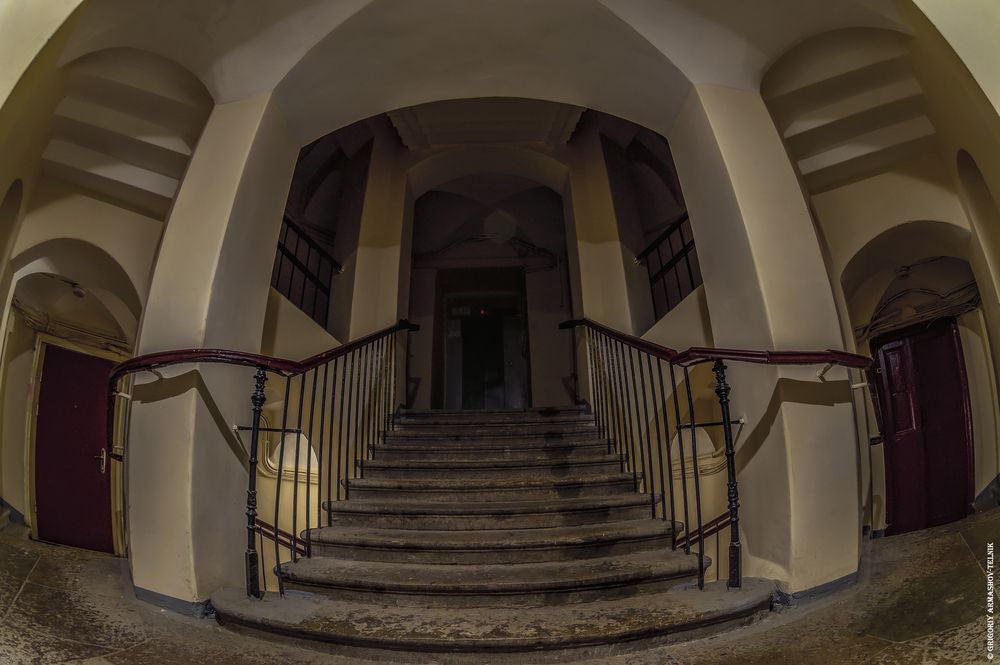 По тайным тропам парадной