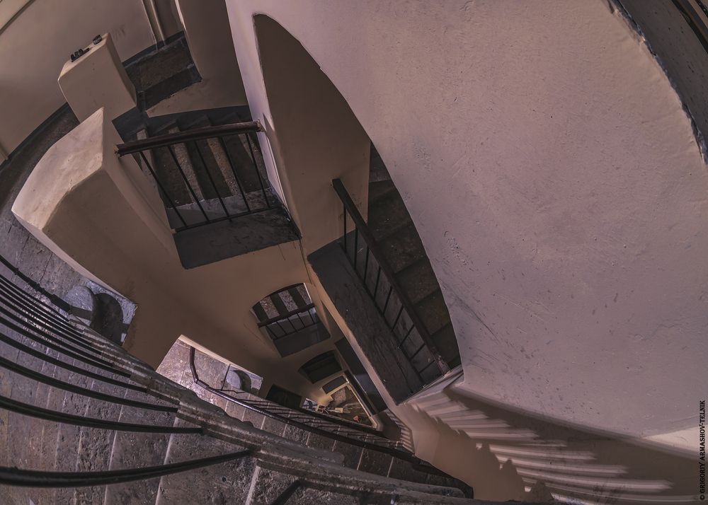 По тайным тропам парадной