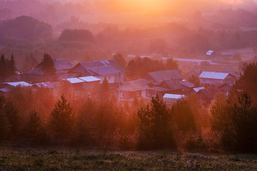 Рассвет на пежемских холмах