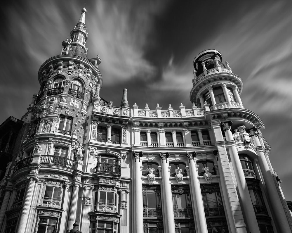 Edificio Meneses b&w