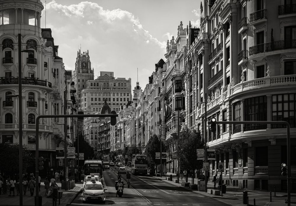 Gran V&iacute;a b&w