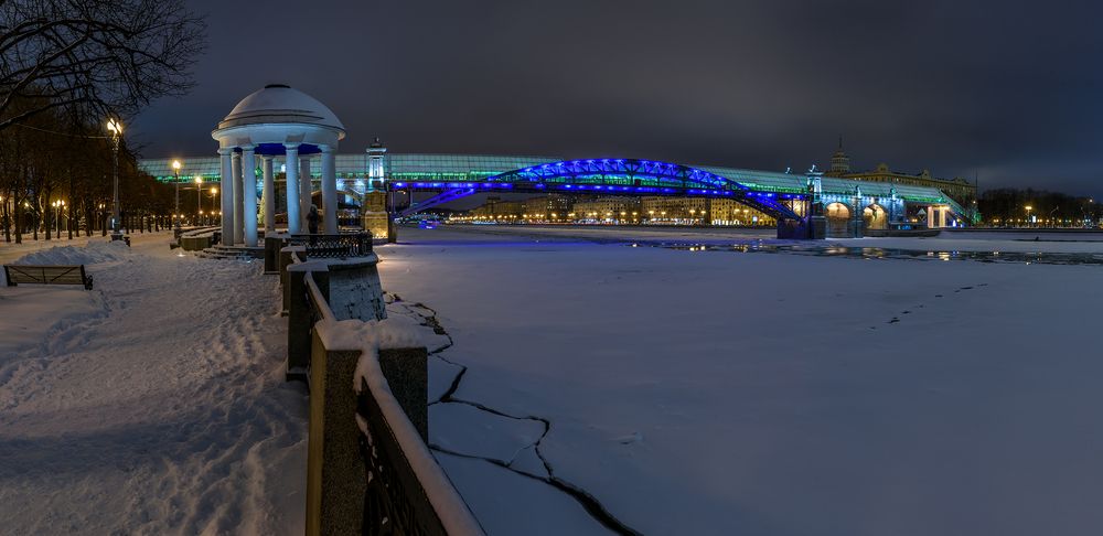 Москва. Зима. Пушкинская набережная