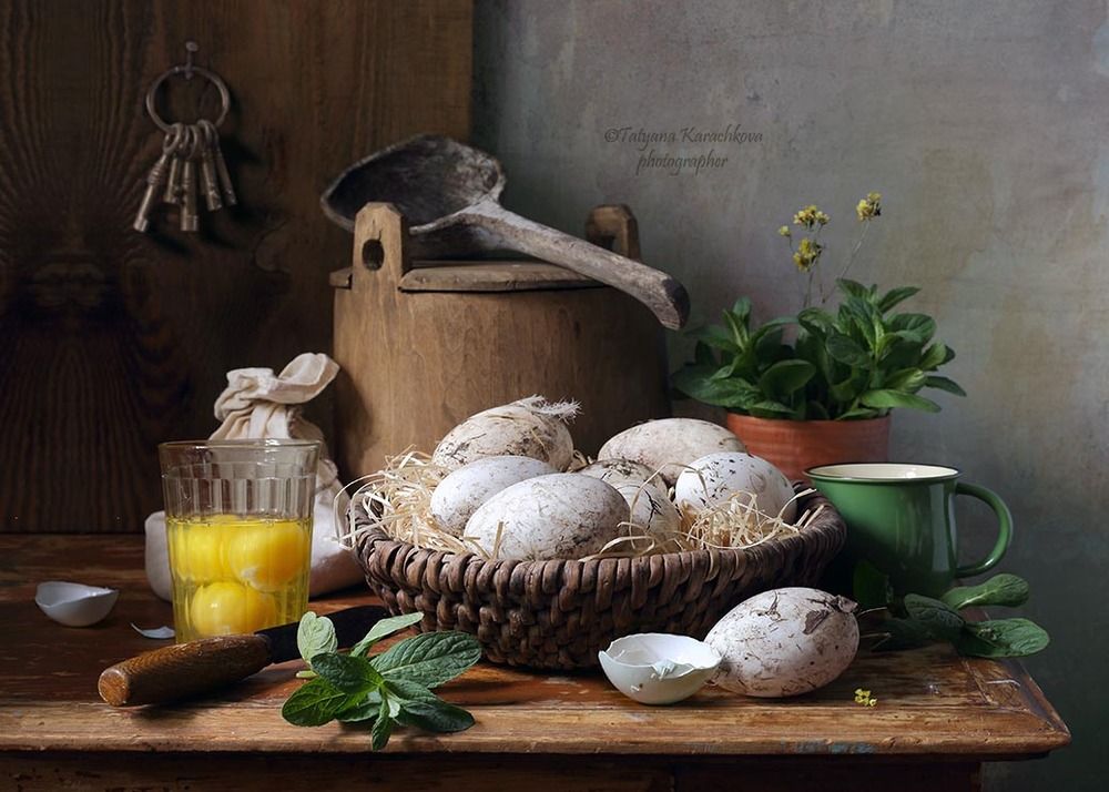 Вариации с яйцами и кухонной утварью
