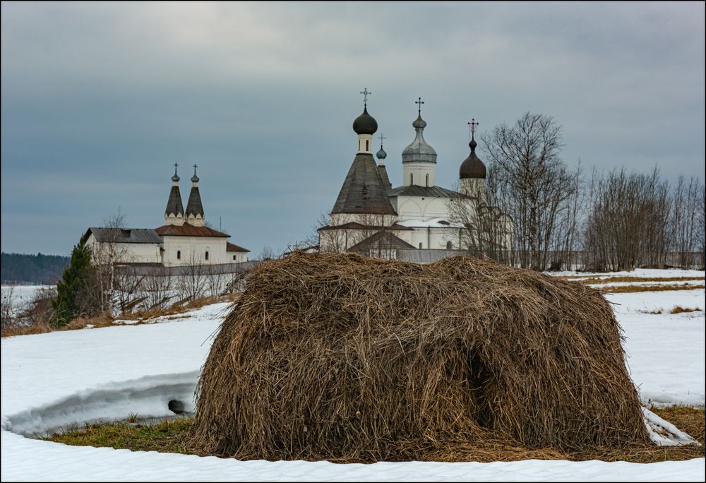 Тёплый февраль на задворках