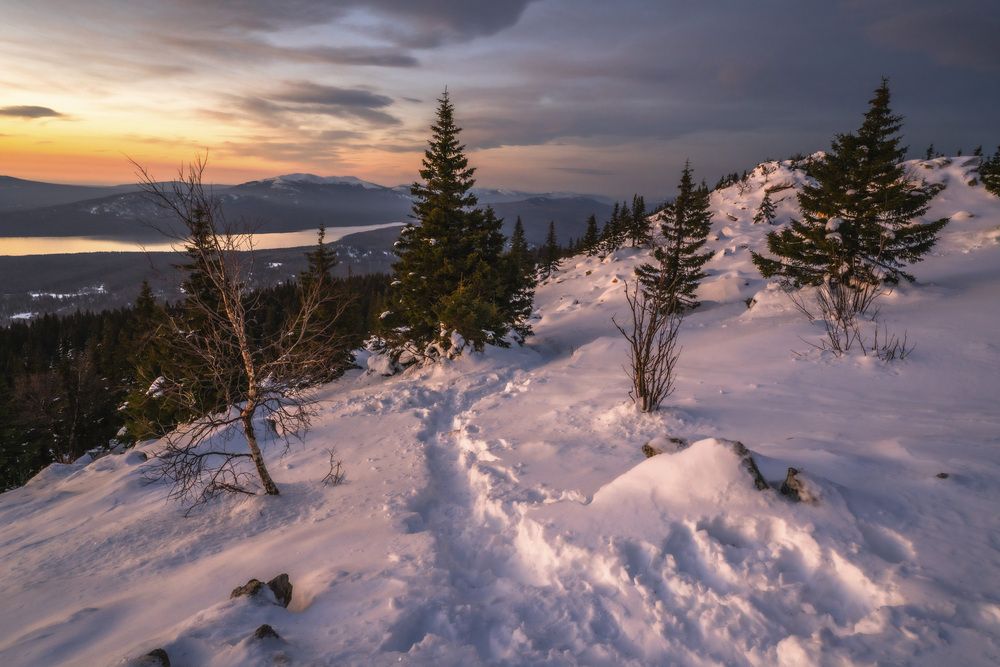 Хребет Зюраткуль