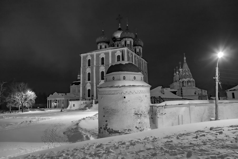 Ночь снежная, безлюдная...