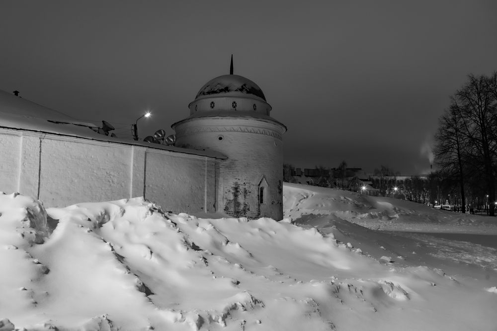 Ночь снежная, безлюдная...