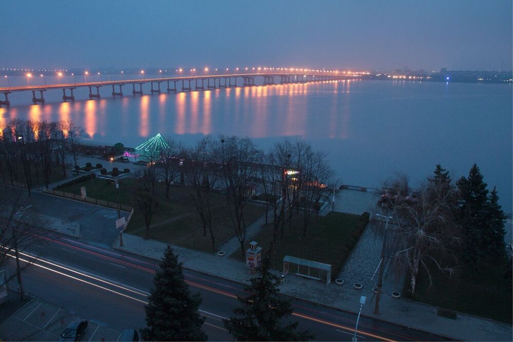 Вид с "Днепра" в Днепре на Днепр