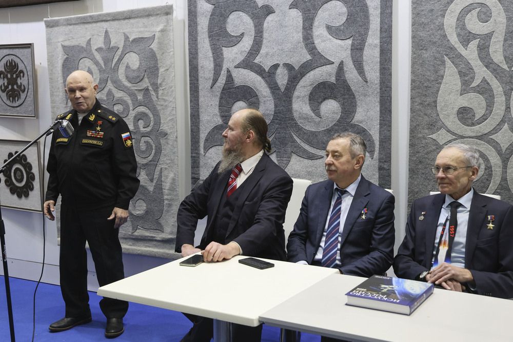 Герои космической отрасли..