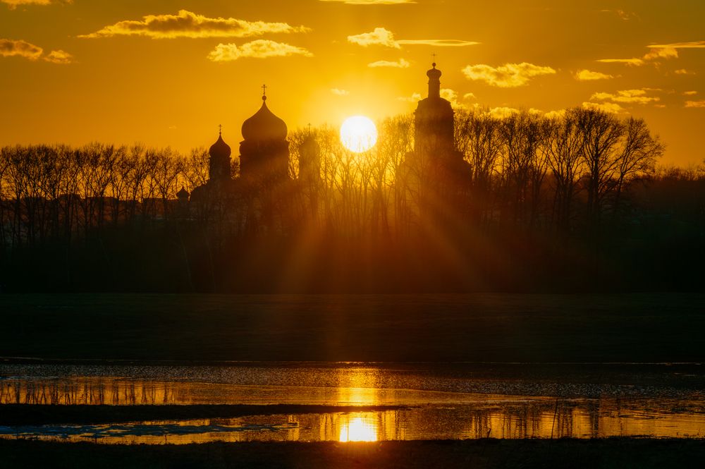 Храм Покрова на Нерли в разливе
