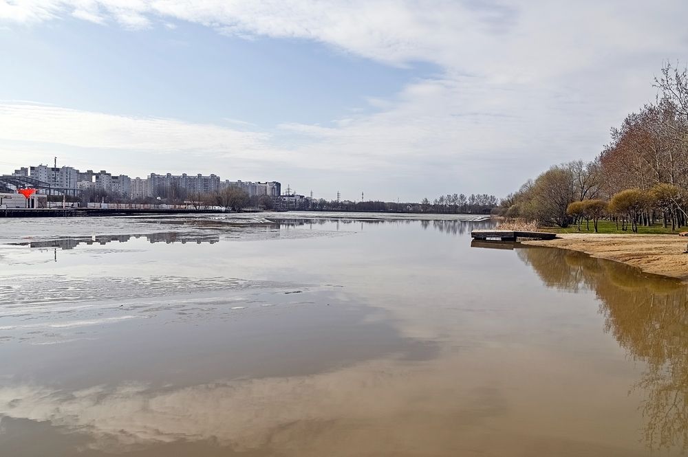 Апрель на городском пруду
