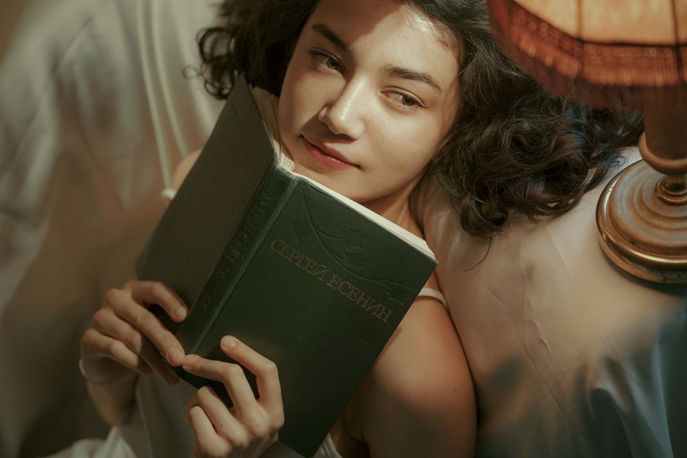 Nazira, ein m&auml;dchen, das Yesenin liest
