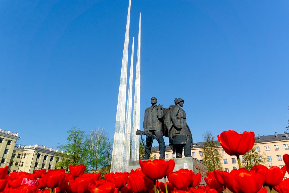 Площадь Победы Тула. Три штыка.