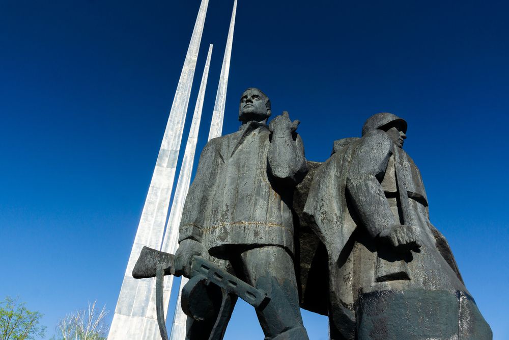Площадь Победы Тула. Три штыка.