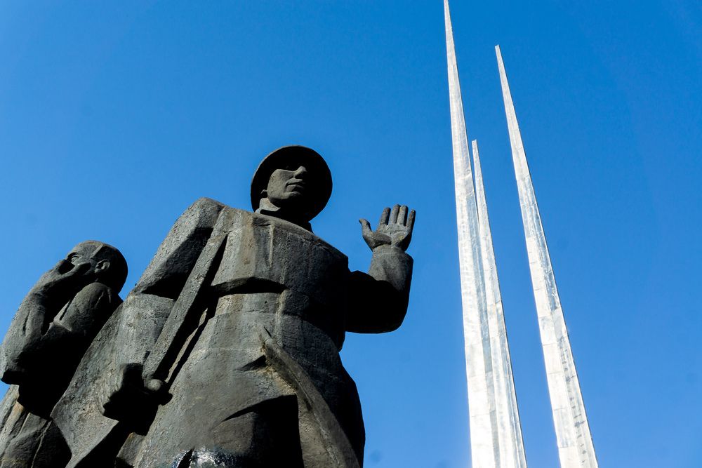 Площадь Победы Тула. Три штыка.