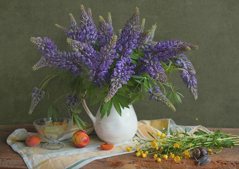 С люпинами и лютиками