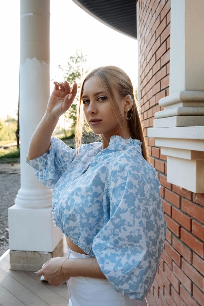 И