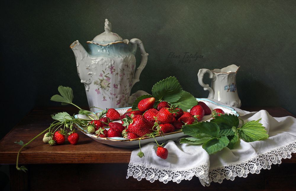 С садовой земляникой