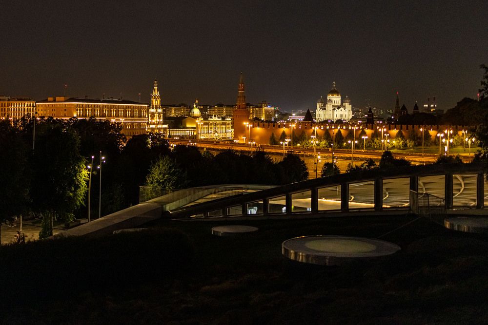 Ночные виды на Москву из парка Зарядье