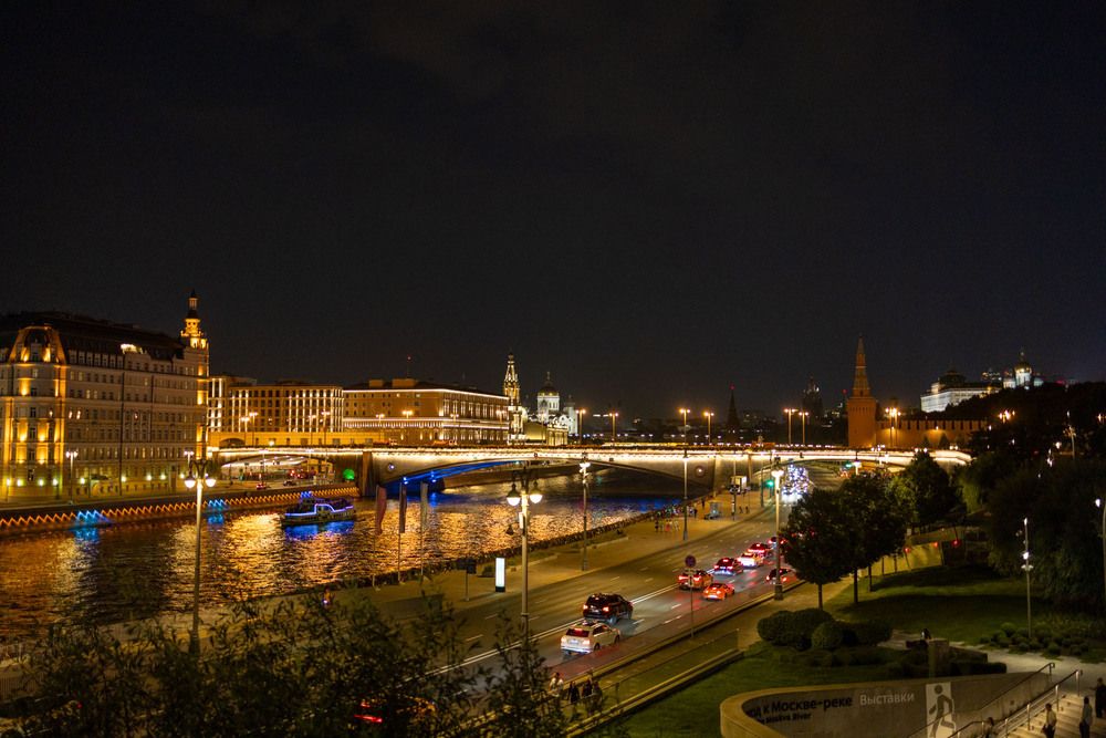 Ночные виды на Москву из парка Зарядье