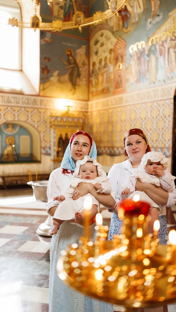 Крещение Алисы и Веры в Суздале
