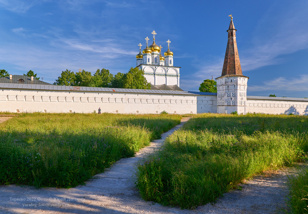 Иосифо-Волоцкий монастырь в Волоколамском районе.