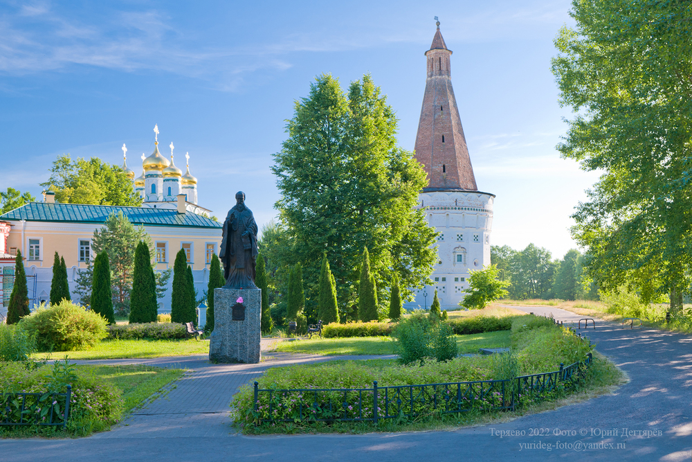 Иосифо-Волоцкий монастырь в Волоколамском районе.
