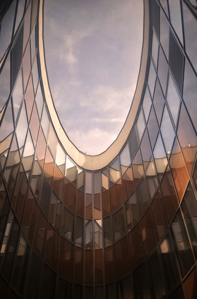 The Drama of Light and Geometry