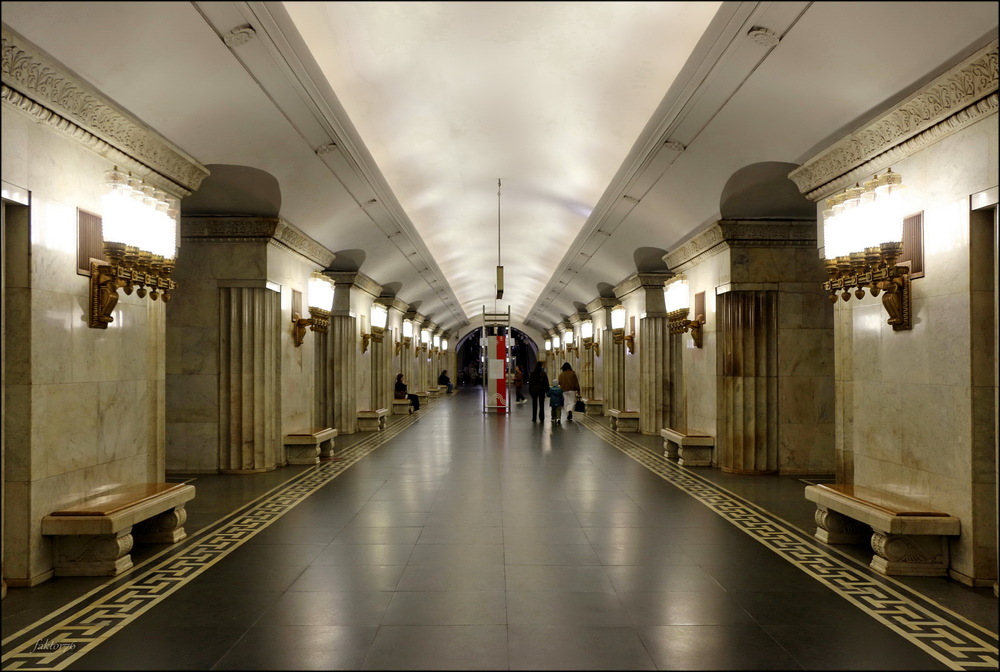 станция метро Смоленская. Москва
