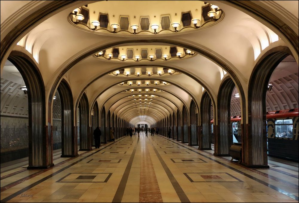 станция метро Маяковская. Москва