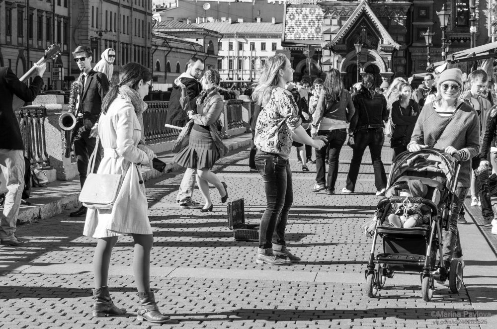 Жизнь в ритме танца на канале Грибоедова. Уличные музыканты Петербурга