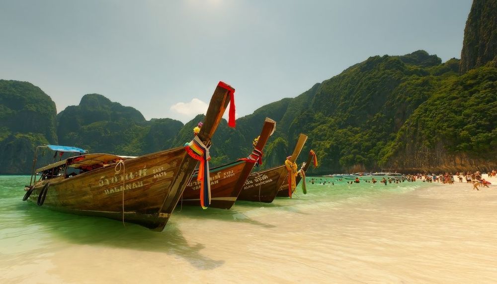 Longtail boat