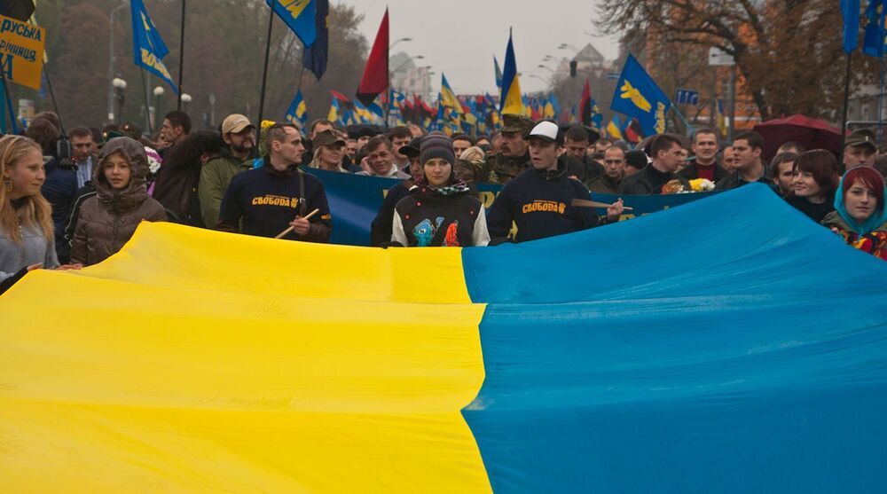 "До ліктя лікоть..."